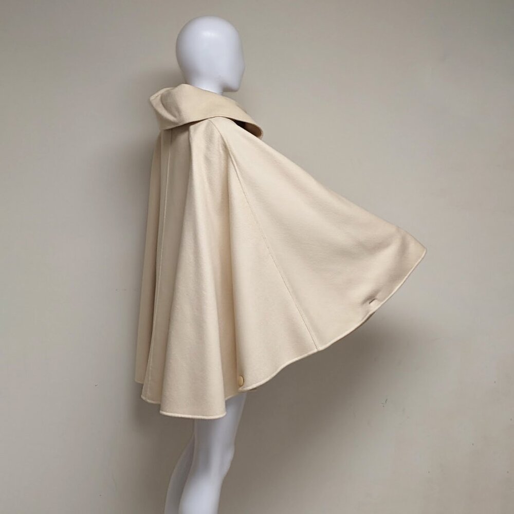 ST. JOHN Cream Double-Breasted Cape/Coat in Soft Angora/Wool blend - Picture 4 of 8